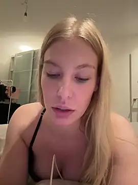 Snapshot of Chloemillerrxx chatting on 11, 11, 2025 Chloemillerrxx online show from 11, 11, 2025