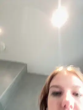 Snapshot of Chloemillerrxx chatting on 12, 11, 2025 Chloemillerrxx online show from 12, 11, 2025