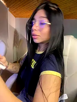 Snapshot of Maddy_Piink chatting on 3, 10, 2025 Maddy Piink online show from 3, 10, 2025