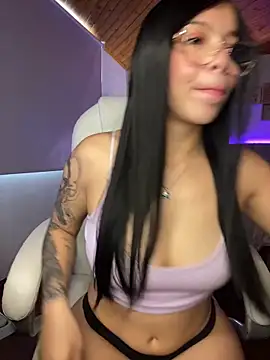 Snapshot of Maddy_Piink chatting on 20, 10, 2025 Maddy Piink online show from 20, 10, 2025