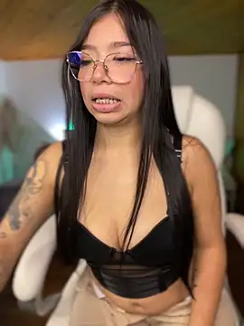 Snapshot of Maddy_Piink chatting on 18, 11, 2025 Maddy Piink online show from 18, 11, 2025