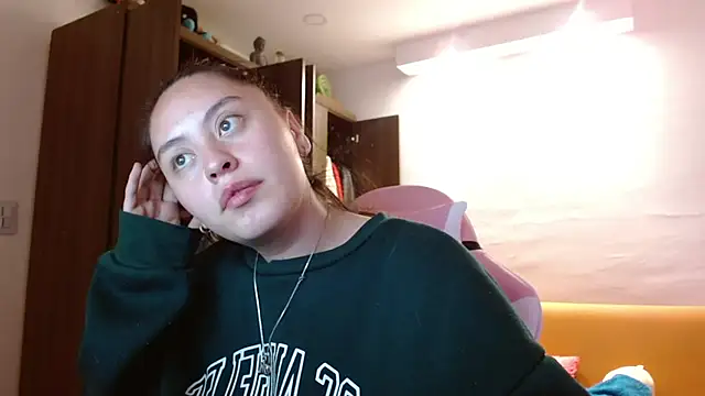 madissooon   online show from 12, 11, 2025