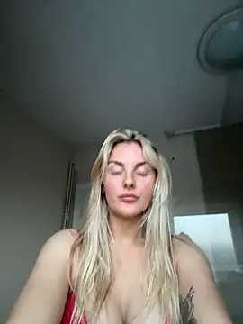 Layla 20  online show from 22, 4, 2026