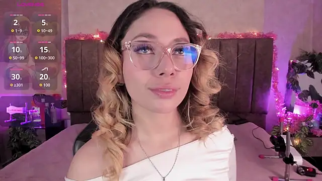 Snapshot of LanaMills_ chatting on 24, 7, 2026 LanaMills online show from 24, 7, 2026