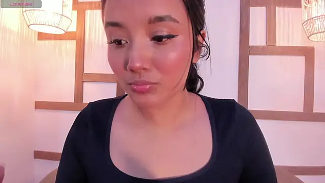 Snapshot of HannahMontgomery chatting on 12, 9, 2025 HannahMontgomery online show from 12, 9, 2025