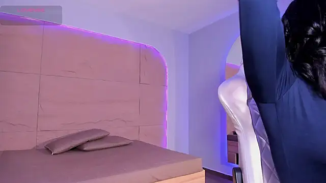 Snapshot of HannahMontgomery chatting on 25, 11, 2025 HannahMontgomery online show from 25, 11, 2025