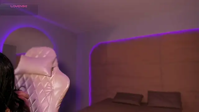 Snapshot of HannahMontgomery chatting on 4, 12, 2025 HannahMontgomery online show from 4, 12, 2025