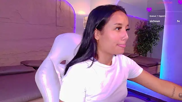 Snapshot of HannahMontgomery chatting on 10, 7, 2026 HannahMontgomery online show from 10, 7, 2026