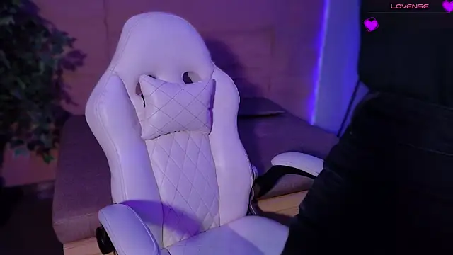 Snapshot of HannahMontgomery chatting on 16, 7, 2026 HannahMontgomery online show from 16, 7, 2026