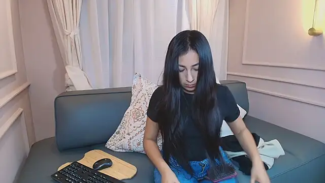 Nahomi key  online show from 24, 11, 2025