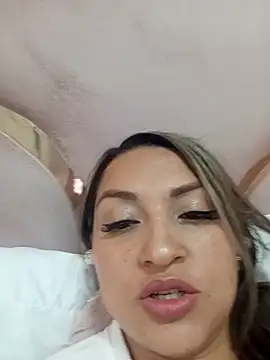 Maiyajoness online show from 12, 11, 2025