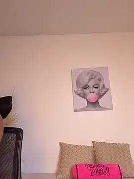 Snapshot of anailynn chatting on 25, 11, 2025 anailynn online show from 25, 11, 2025