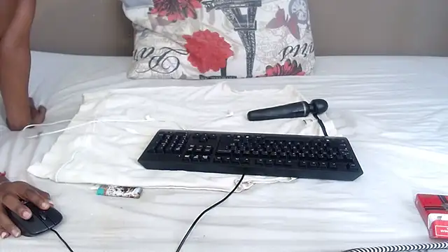 TALLHORNYBEAR online show from 2, 10, 2025