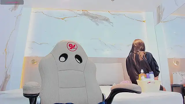 Snapshot of valirya_devote chatting on 11, 11, 2025 valirya devote online show from 11, 11, 2025