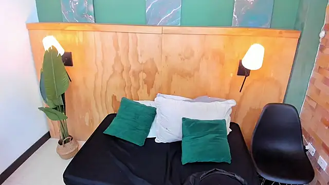 halleylorens online show from 24, 2, 2026