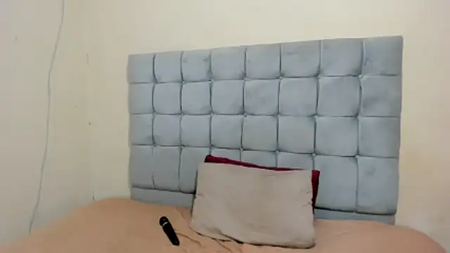 Snapshot of curveAss222 chatting on 18, 10, 2025 curveAss222 online show from 18, 10, 2025