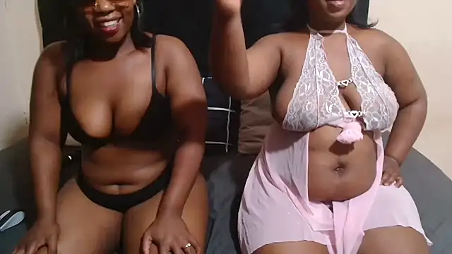 Snapshot of curveAss222 chatting on 29, 10, 2025 curveAss222 online show from 29, 10, 2025