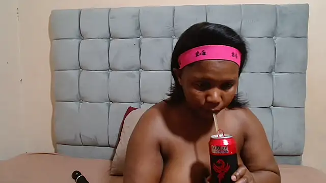 Snapshot of curveAss222 chatting on 31, 10, 2025 curveAss222 online show from 31, 10, 2025