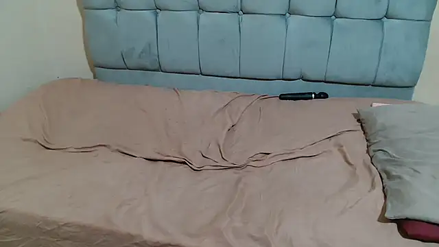 Snapshot of curveAss222 chatting on 6, 11, 2025 curveAss222 online show from 6, 11, 2025