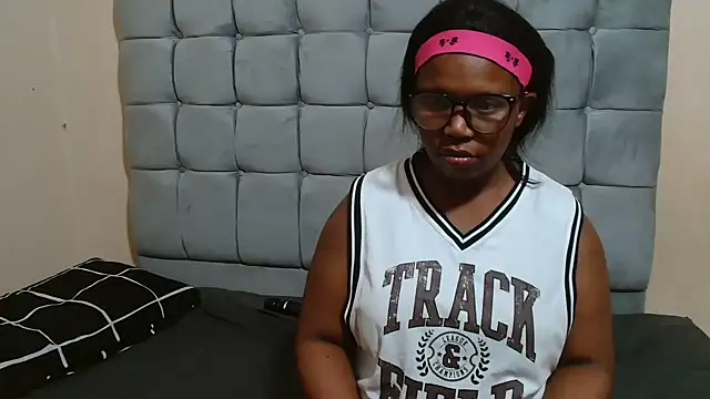 Snapshot of curveAss222 chatting on 16, 11, 2025 curveAss222 online show from 16, 11, 2025