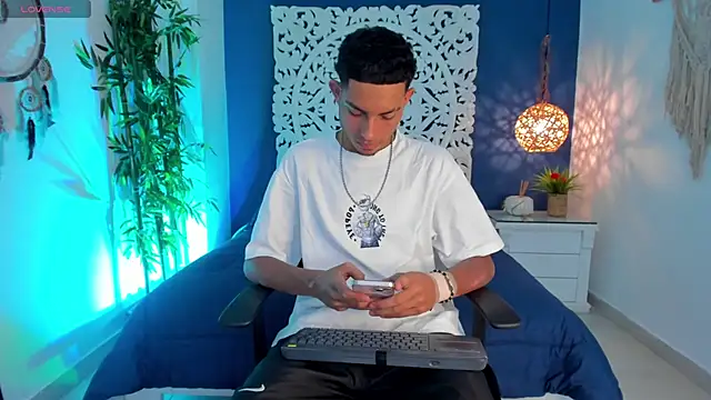 Snapshot of Adonis_WB chatting on 2, 10, 2025 Adonis WB online show from 2, 10, 2025