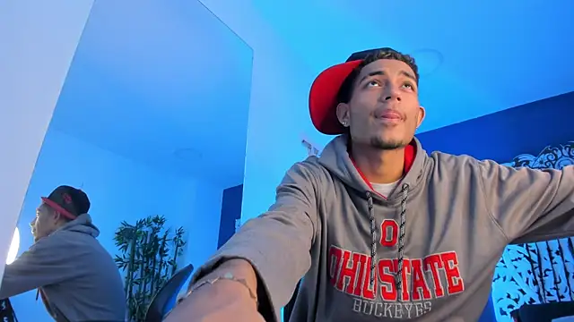 Adonis WB online show from 3, 11, 2025