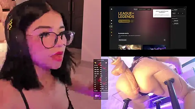 AriAddams online show from 6, 10, 2025