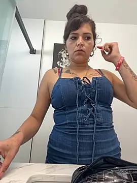 Snapshot of intoxicated13 chatting on 28, 11, 2025 intoxicated13 online show from 28, 11, 2025