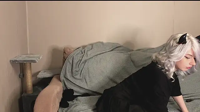 snowy lisa online show from 23, 10, 2025