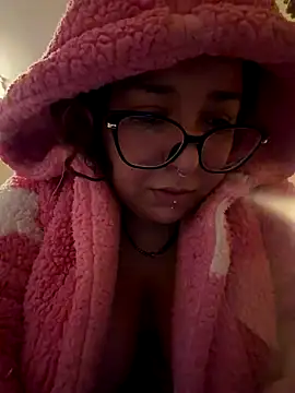 Snapshot of chiaretta_loveit chatting on 21, 11, 2025 chiaretta loveit online show from 21, 11, 2025