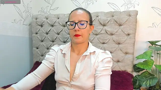 Snapshot of Saraa_Marrison_ chatting on 28, 10, 2025 Saraa Marrison  online show from 28, 10, 2025