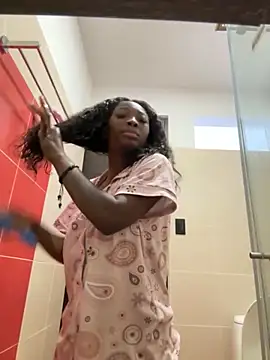 Snapshot of EmilyKisx chatting on 9, 10, 2025 EmilyKisx online show from 9, 10, 2025