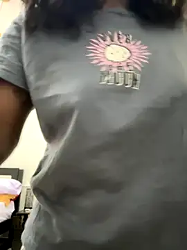 Snapshot of EmilyKisx chatting on 16, 10, 2025 EmilyKisx online show from 16, 10, 2025