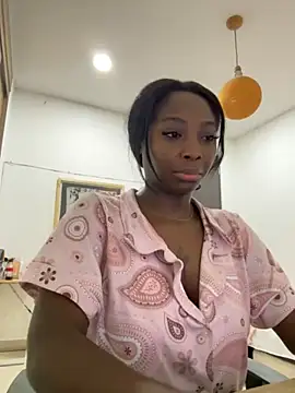 Snapshot of EmilyKisx chatting on 5, 11, 2025 EmilyKisx online show from 5, 11, 2025