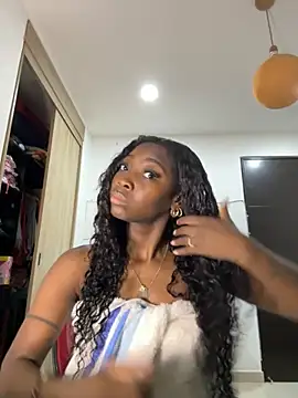 Snapshot of EmilyKisx chatting on 5, 12, 2025 EmilyKisx online show from 5, 12, 2025