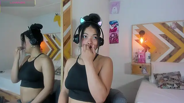 Snapshot of SoleneFontaine chatting on 27, 11, 2025 SoleneFontaine online show from 27, 11, 2025