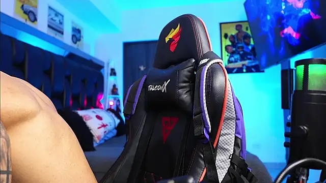 logan hugh8 online show from 25, 2, 2026