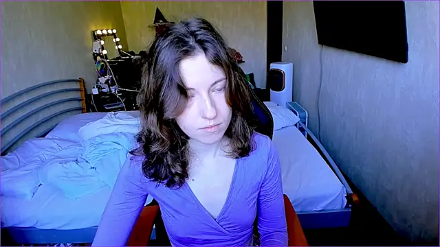 Agata in Wonderland online show from 17, 9, 2025