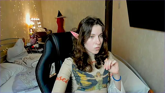 Agata in Wonderland online show from 12, 10, 2025