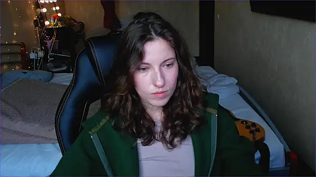 Agata in Wonderland online show from 4, 11, 2025