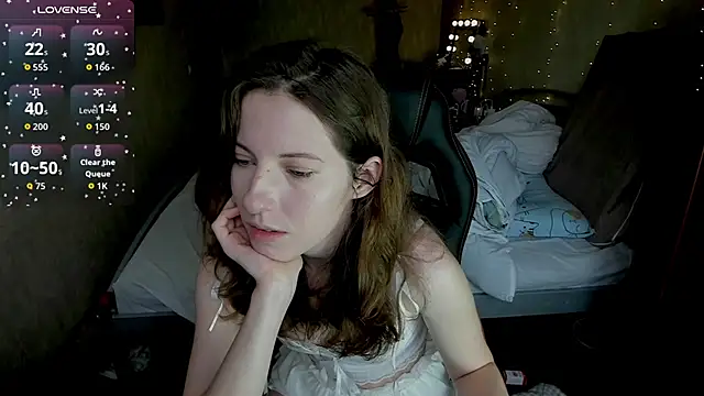 Agata in Wonderland online show from 13, 11, 2025