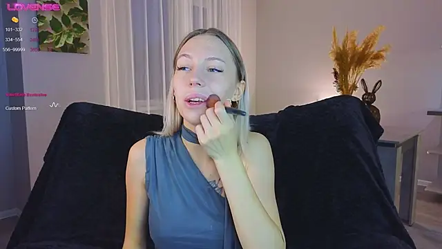 NyxaThorn online show from 23, 10, 2025