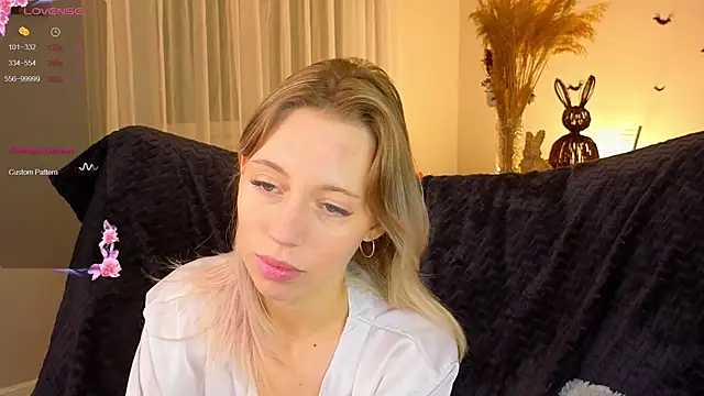 NyxaThorn online show from 4, 11, 2025