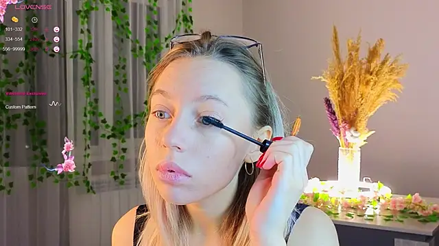 NyxaThorn online show from 14, 12, 2025