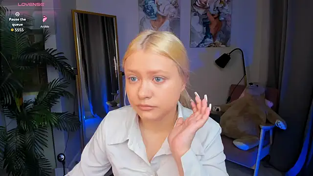 Snapshot of Millie_Vanillies chatting on 10, 9, 2025 Millie Vanillies online show from 10, 9, 2025