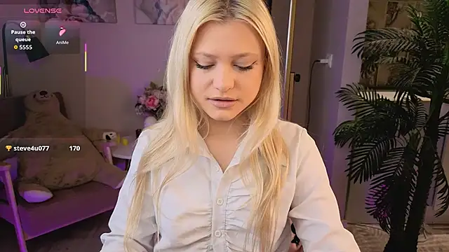 Snapshot of Millie_Vanillies chatting on 3, 10, 2025 Millie Vanillies online show from 3, 10, 2025