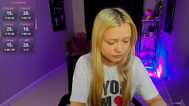 Snapshot of Millie_Vanillies chatting on 4, 10, 2025 Millie Vanillies online show from 4, 10, 2025