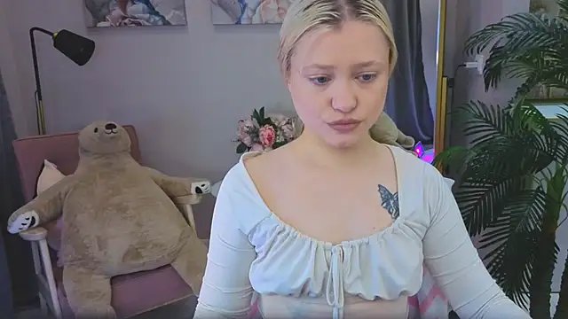 Snapshot of Millie_Vanillies chatting on 12, 10, 2025 Millie Vanillies online show from 12, 10, 2025