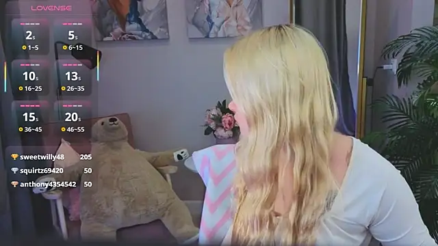 Snapshot of Millie_Vanillies chatting on 13, 10, 2025 Millie Vanillies online show from 13, 10, 2025