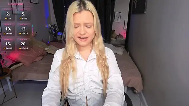 Snapshot of Millie_Vanillies chatting on 13, 10, 2025 Millie Vanillies online show from 13, 10, 2025